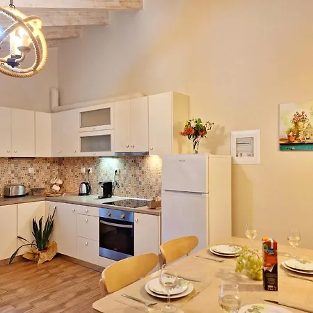 Alegria Apartment *